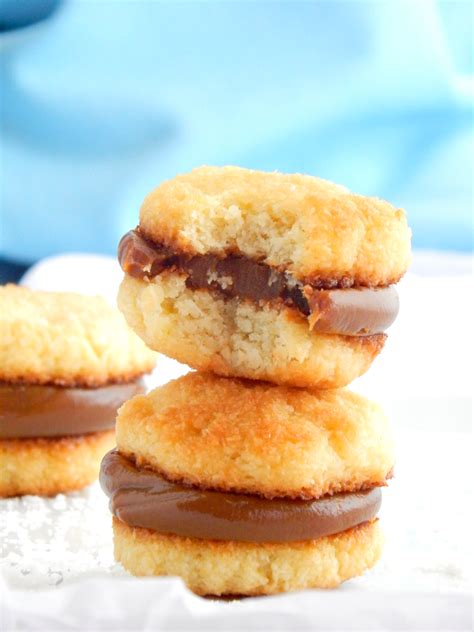 Alfajores de coco y dulce de leche / Miicakes