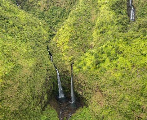 11 Gorgeous Kauai Waterfalls That You Need to Visit