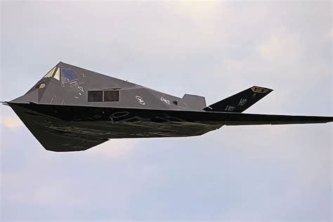 Lockheed Martin F-117 Nighthawk - Price, Specs, Photo Gallery, History ...