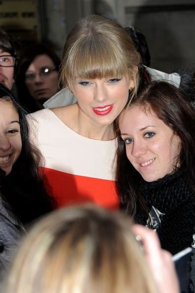 Taylor in Paris - Taylor Swift Photo (32749095) - Fanpop