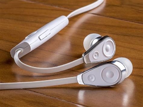 These Wireless Ear Bud Headphones Connect To Your Phone via Bluetooth