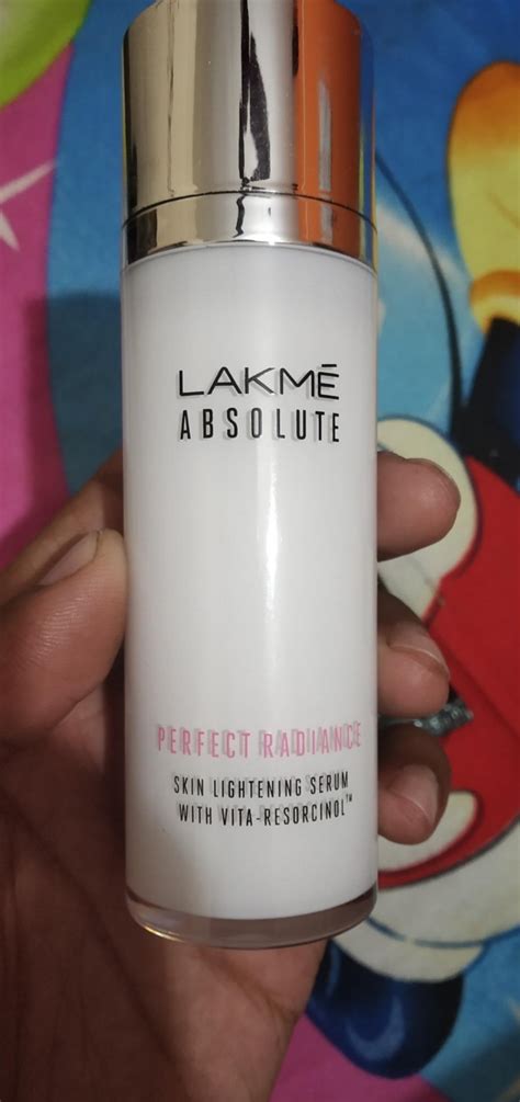 Lakme Absolute Perfect Radiance Skin Lightening Serum Reviews, Ingredients, Benefits, How To Use ...