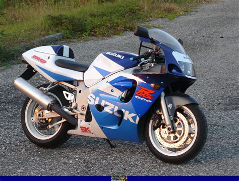 1998 Suzuki GSX-R 600 - Moto.ZombDrive.COM