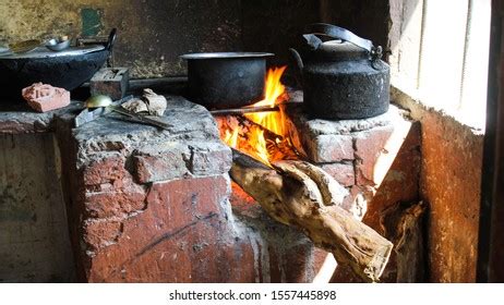 Cooking On Village Chulha Fire库存照片1557445898 | Shutterstock