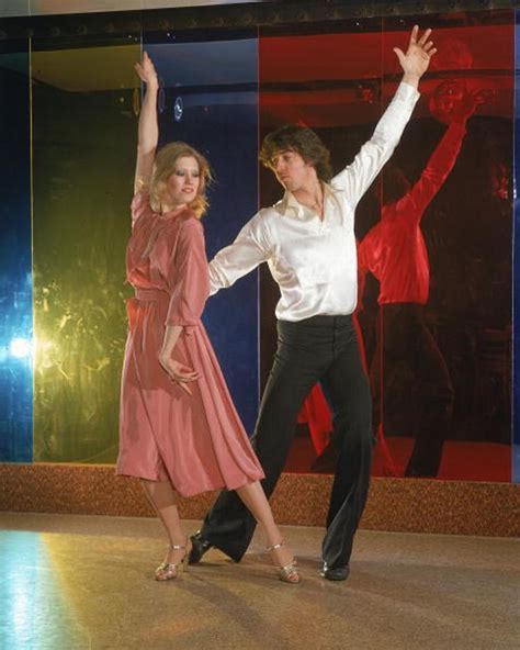 5 Iconic Dance Moves of the 1970s | Disco dance, Disco fashion, 70s fashion disco