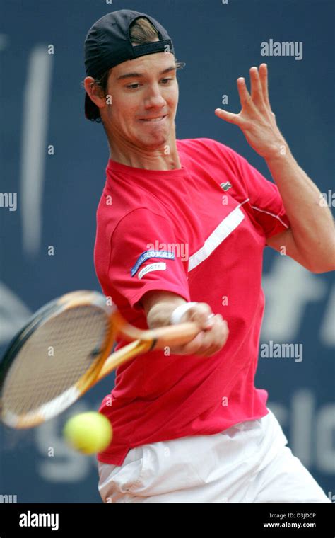 (dpa) - French tennis player Richard Gasquet plays a forehand in the ...