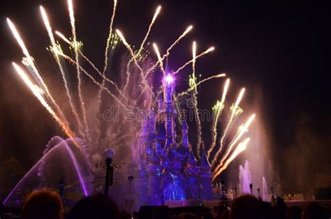 Fuegos Artificiales De Disney Fotografía editorial - Imagen de magia ...