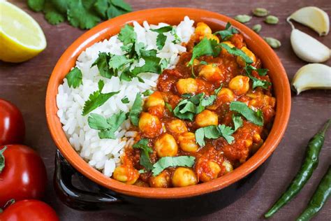 Easy Chana Masala (Vegan Chickpea Curry) - The Pesky Vegan