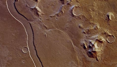 Ancient riverbed on Mars : spaceporn