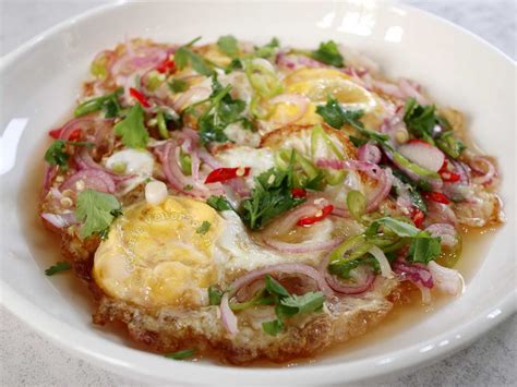 Thai fried egg salad (yum khai dao)