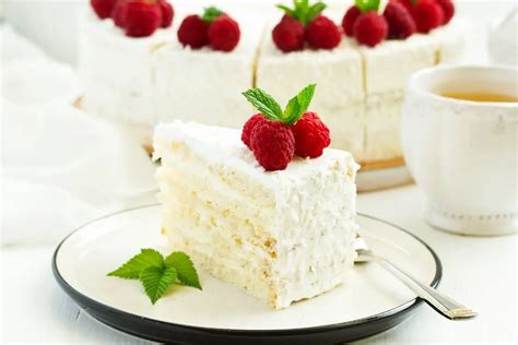 Amazing Recipe White Cake With Raspberry Filling And Whipped Cream Frosting