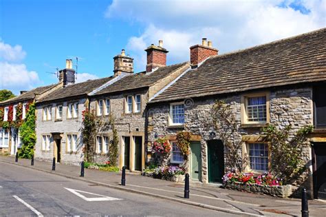 Stone Cottages, Ashford-in-the-Water. Editorial Photography - Image: 47775377