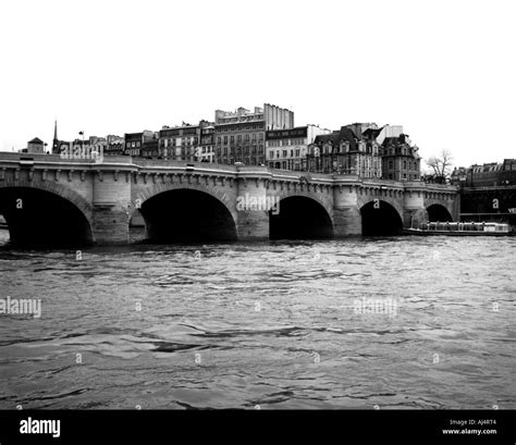 Pont Neuf Bridge and the Seine River Paris France Stock Photo - Alamy