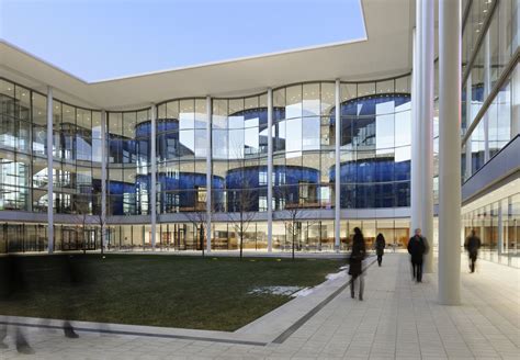 Yale School of Management / Foster + Partners | ArchDaily