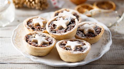 Best supermarket mince pies for Christmas 2020: Aldi, Lidl & more ...