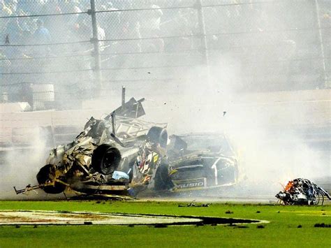 Daytona race ends in terrifying car crash - Business Insider