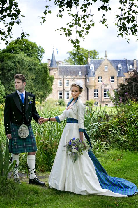 Scottish Wedding Dresses: Traditional and Stylish