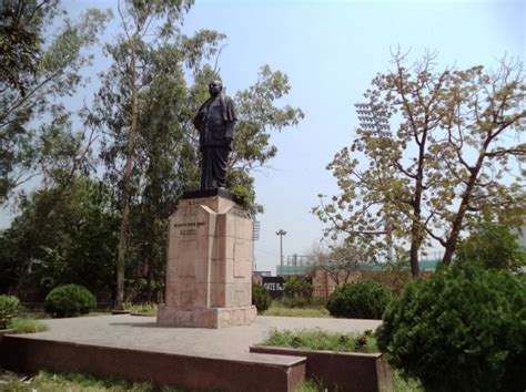 Statue of Dr. Shyama Prasad Mukerjee in Delhi | Veethi