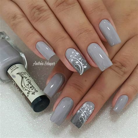 Unhas decoradas com esmaltes cinza, veja as melhores