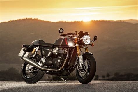 2020 Triumph Thruxton RS Review - First Ride | Triumph thruxton, Triumph, Riding