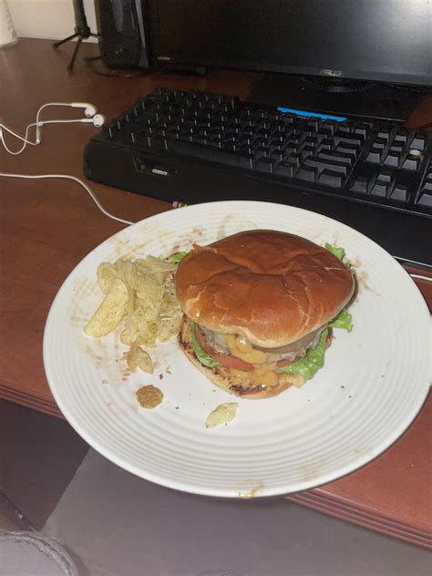 huge burger (chick fil a sauce btw) : r/stonerfood