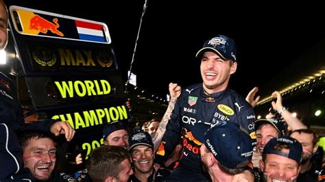 Verstappen wins wet Japanese GP to clinch 2nd straight Formula 1 ...