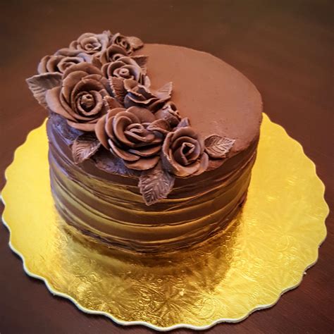 Chocolate rose cake | Cake decorating, How to make chocolate, Chocolate roses