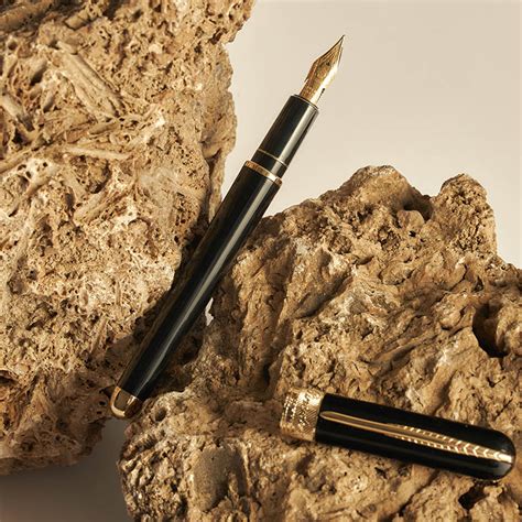 Guide to the Perfect Personalized Engraving Fountain Pen - Pineider magazine