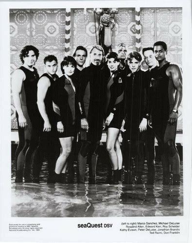 SeaQuest DSV 1994 original 8x10 photo Roy Scheider Jonathan Brandis and ...