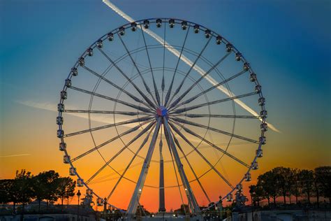 Ferris wheel in amusement park at sunset · Free Stock Photo