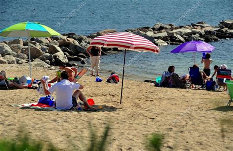 Stonington, CT: DuBois Beach – Stock Editorial Photo © LeeSnider #78547408