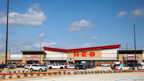 H-E-B in Manvel Town Center opens - Houston Business Journal