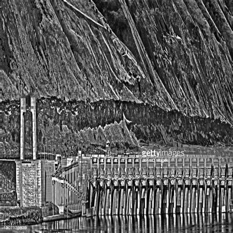 Hydroelectric Dams On The Columbia River Photos and Premium High Res Pictures - Getty Images