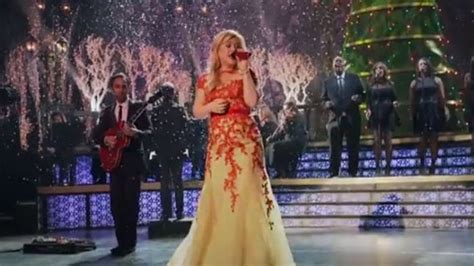 WATCH: The video for Kelly Clarkson’s hit Christmas tune ‘Underneath The Tree’ has landed | Closer