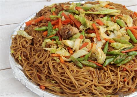 Pancit Canton (Filipino Stir-Fried Noodles) » Foodom