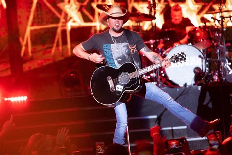 Jason Aldean promises — and delivers — 'a country music rock and roll ...