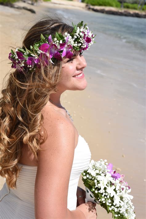 Hawaii Wedding Flowers: Orchid Bouquet & Haku Lei