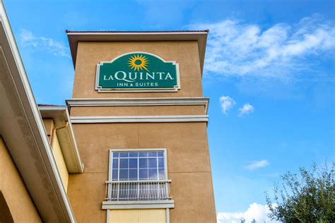 La Quinta Inn & Suites by Wyndham Angleton | Angleton, TX Hotels