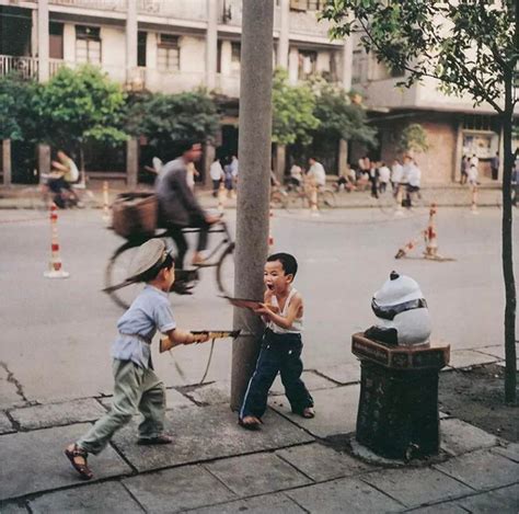 Photographer Akiyama Ryoji took pictures of Chinese kids in the 80s : China