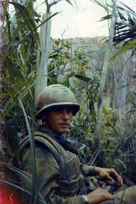 US Marine of the 1st Battalion, 4th Marines, 1969 | Vietnam, Vietnam ...