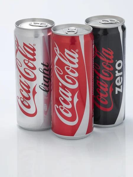 Coca cola drink in cans – Stock Editorial Photo © eskaylim #138929312