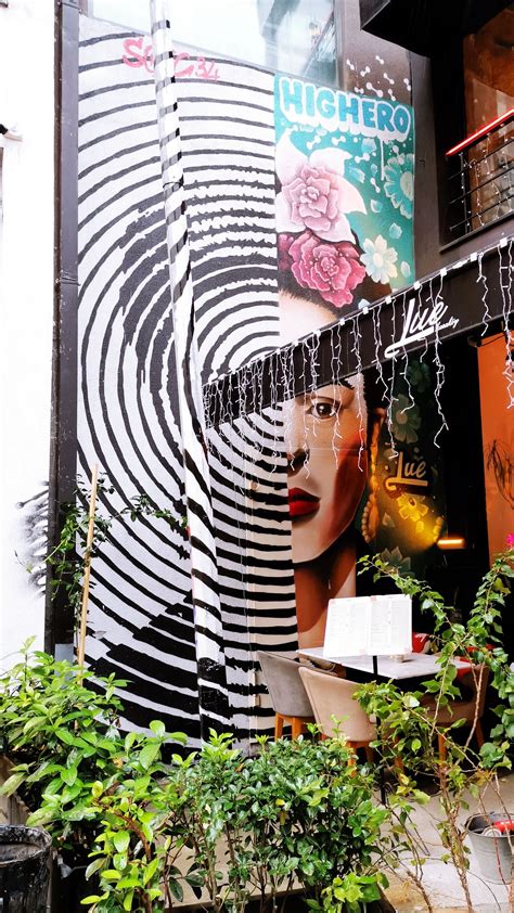 Karaköy Walking Tour - art galleries, street art, boutiques, cafes — pursuit of art