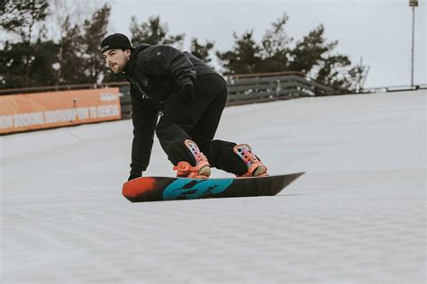 Learn To Snowboard At Snowtrax - Snowtrax Alpine Activity Centre Dorset UK