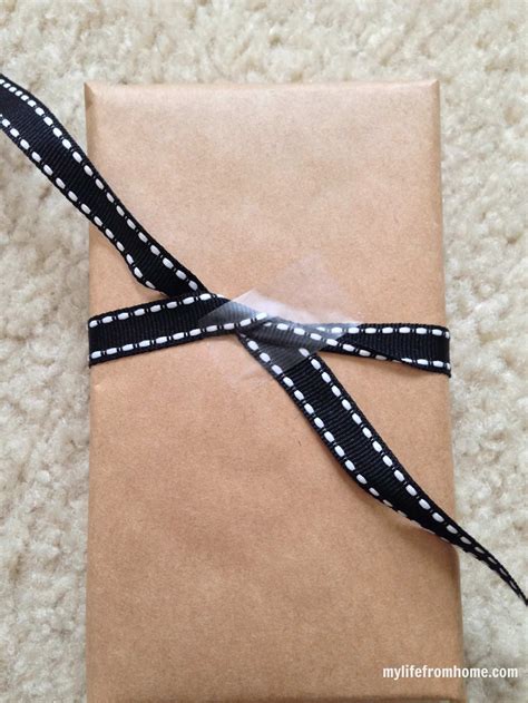 Make a perfect bow from gift wrap Christmas Images, Christmas Projects ...