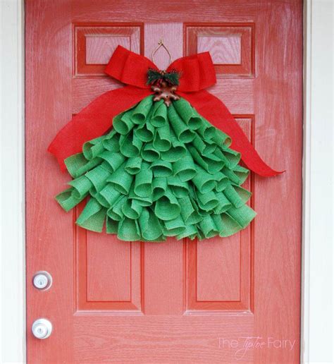 DIY Burlap Christmas Tree Wall Hanging | The TipToe Fairy