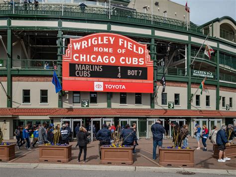 Wrigley Field – Go Chicago