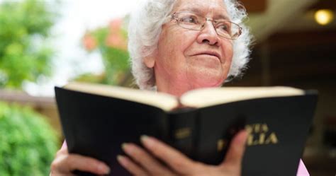 25 Bible Verses Every Grandparent Needs to Know