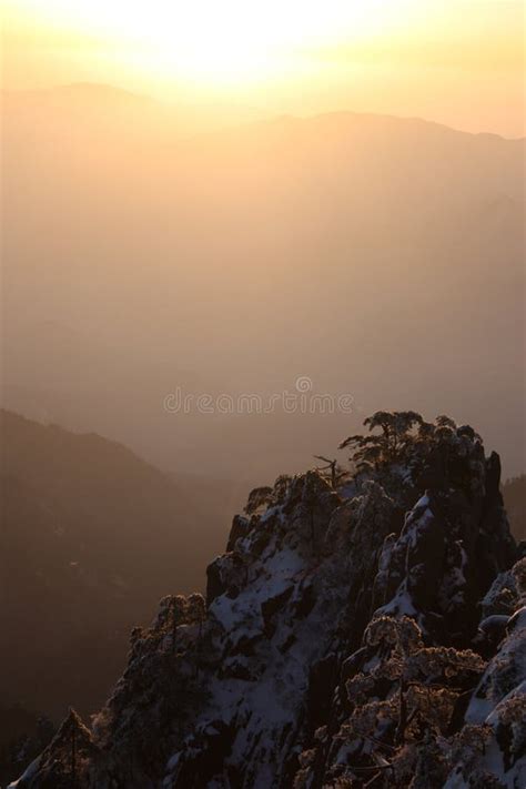 Sunrise on the Sea of Clouds Stock Image - Image of anhui, sunrise: 16184997