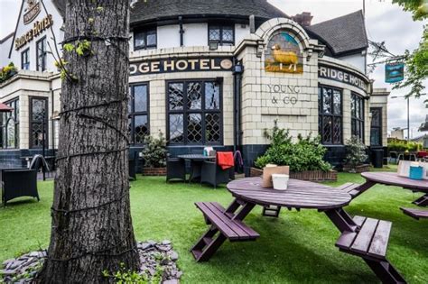 The Bridge Hotel Greenford | UK Pub Reviews | DesignMyNight