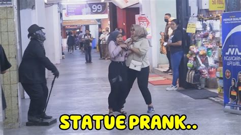 PRANK TERLUCU PATUNG HIDUP !! STATUE PRANK FUNNY REACTION - YouTube